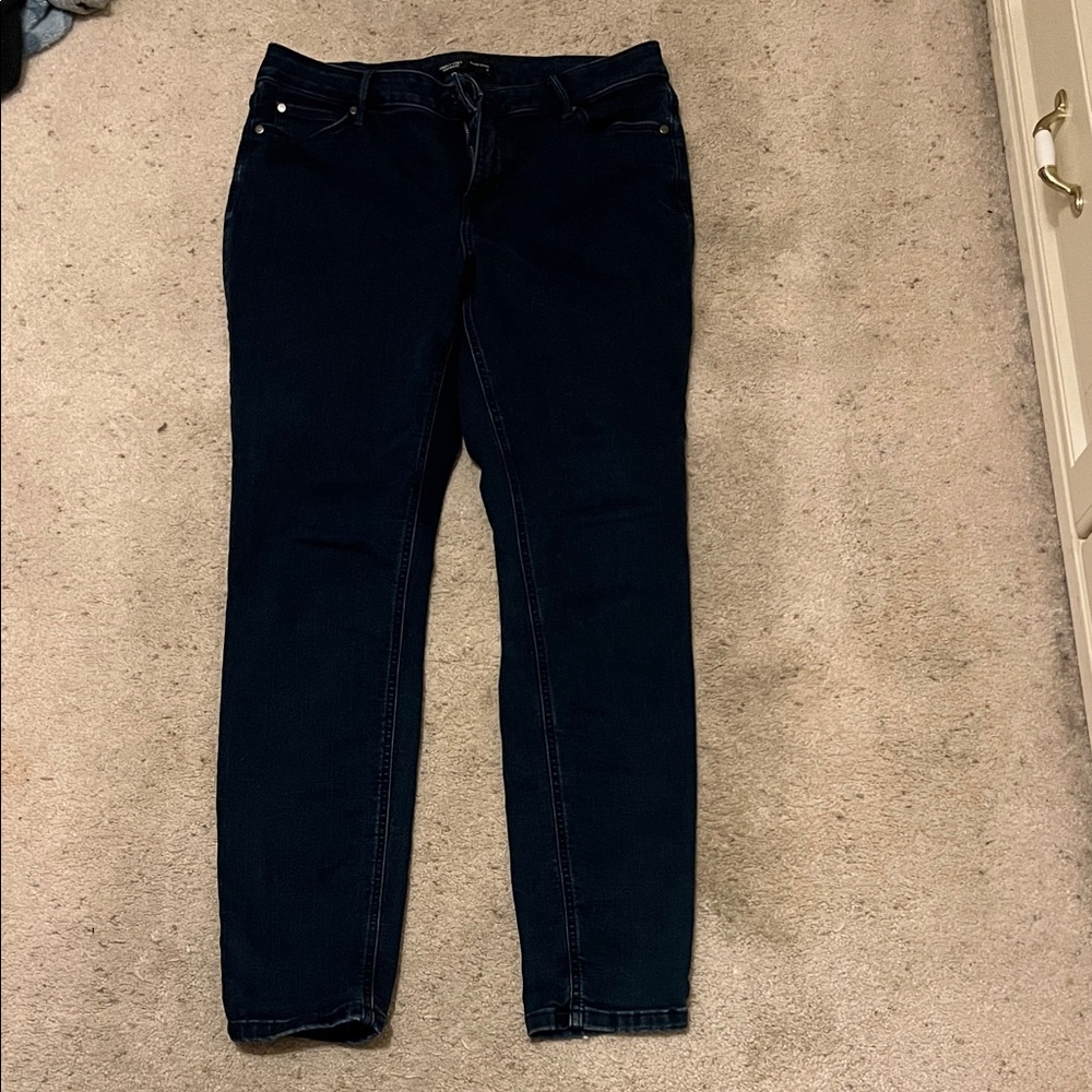 Vera wang mid rise skinny